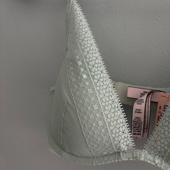 NWT Victoria’s Secret Seafoam Green Bra - Picture 2 of 5